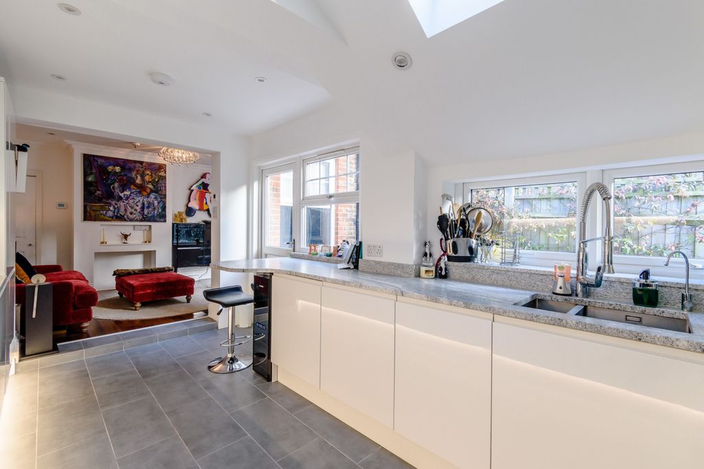 Property photo 2 of 13 1 (Main)