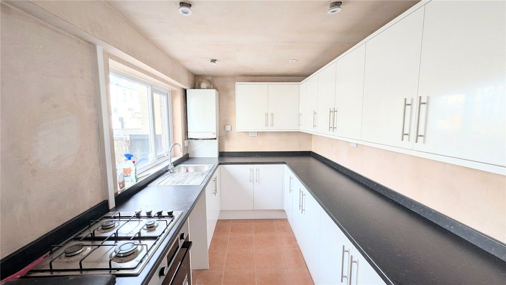 Property photo 3 of 6 Kitchen