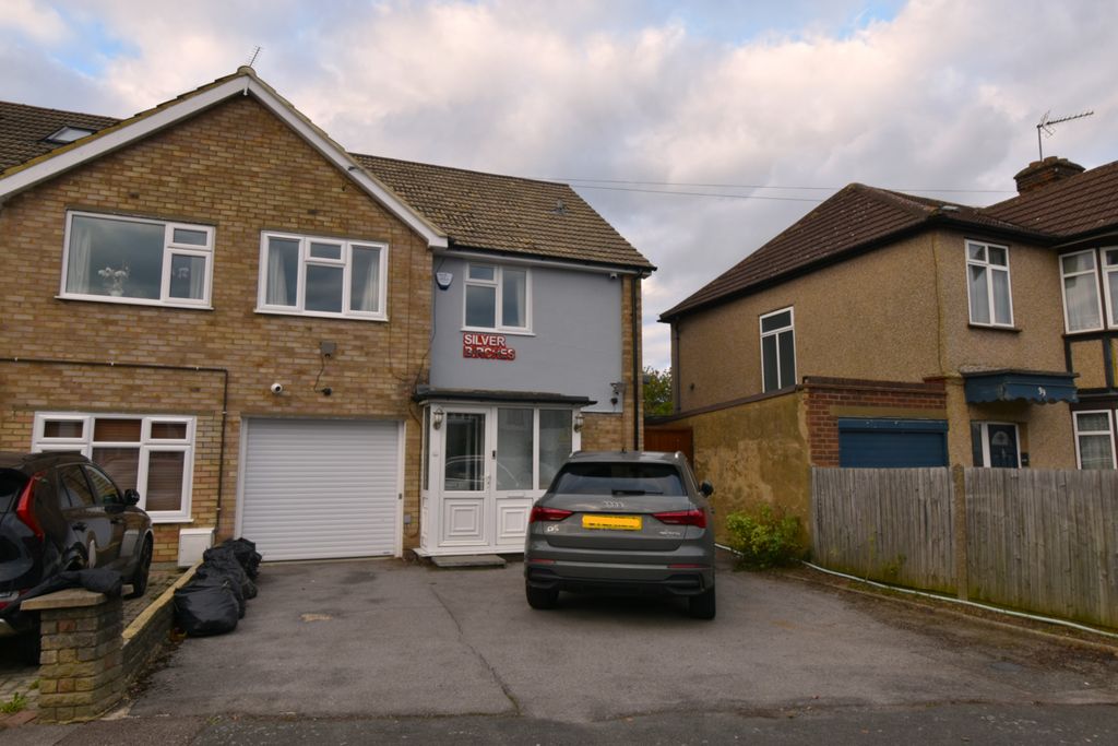 Property photo 1 of 23 Newly Refurbished 3-Bedroom House €“ Brampton Grove, Harrow, Ha3