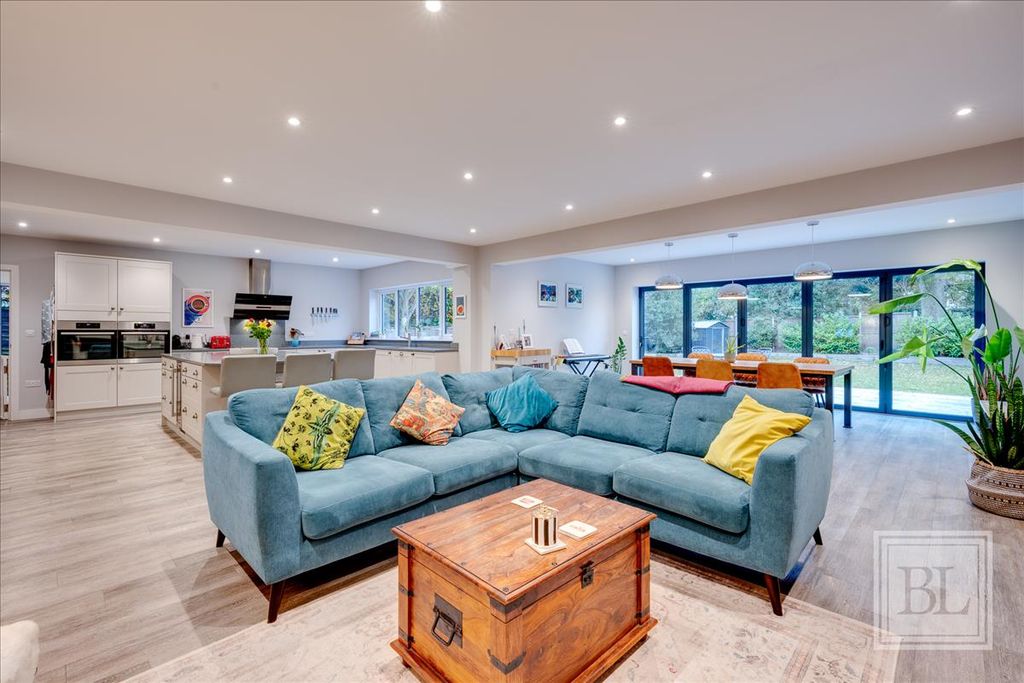 Property photo 3 of 27