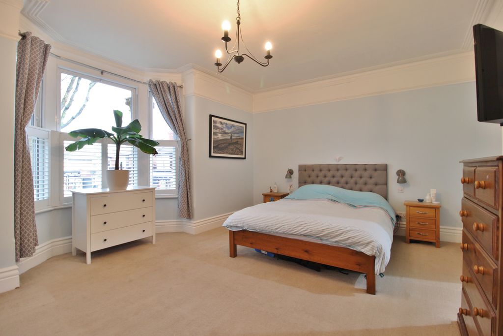 Property photo 3 of 23