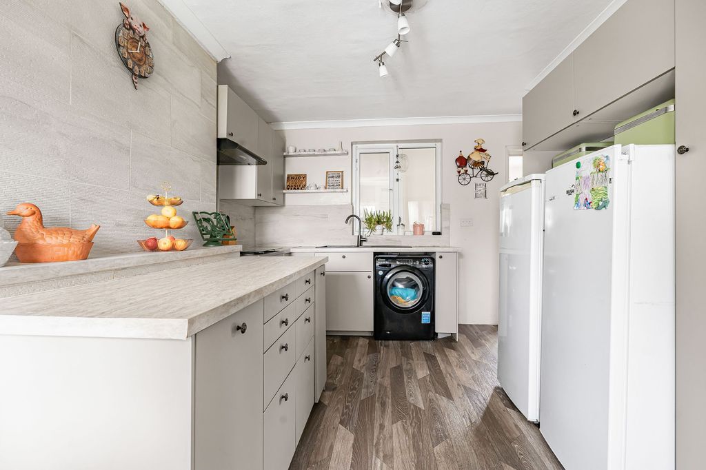 Property photo 3 of 23