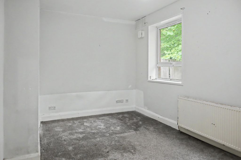 Property photo 3 of 6 Flat C, 14 Aldrington Road, London, Sw16 1th