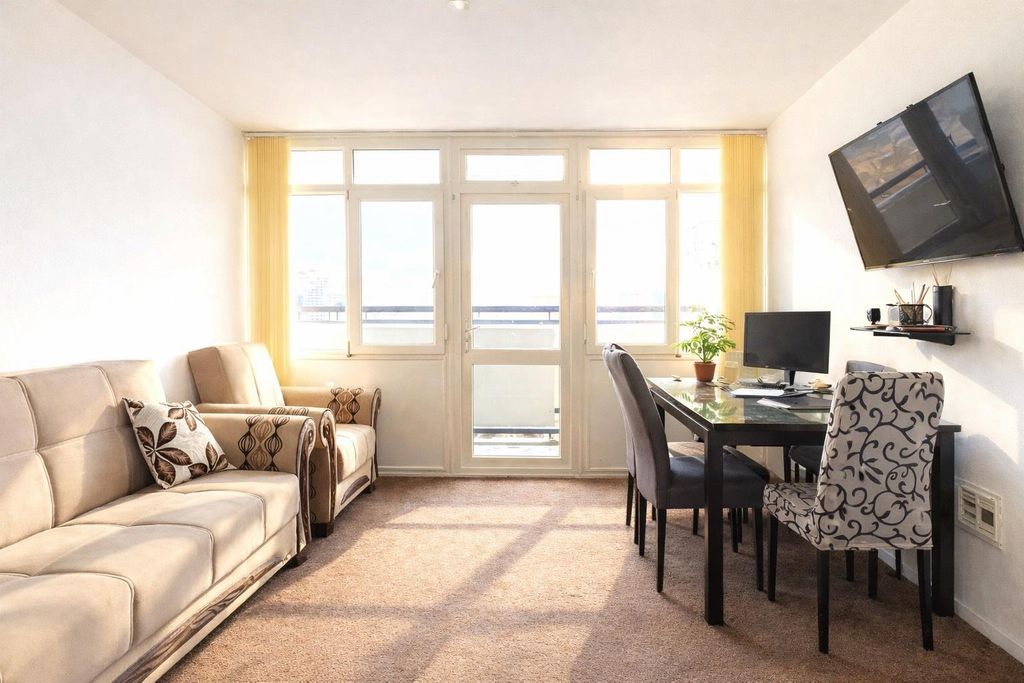 Property photo 2 of 9 Canning Town, E16, 2 Bedroom Flat For Sale By Barr