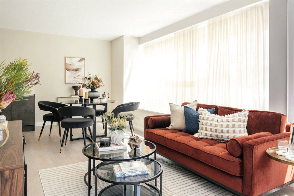 Property photo 2 of 18 Living