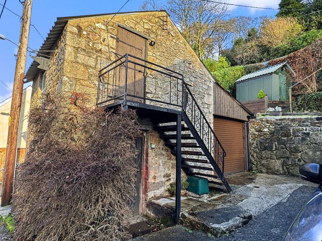 Property photo 2 of 25