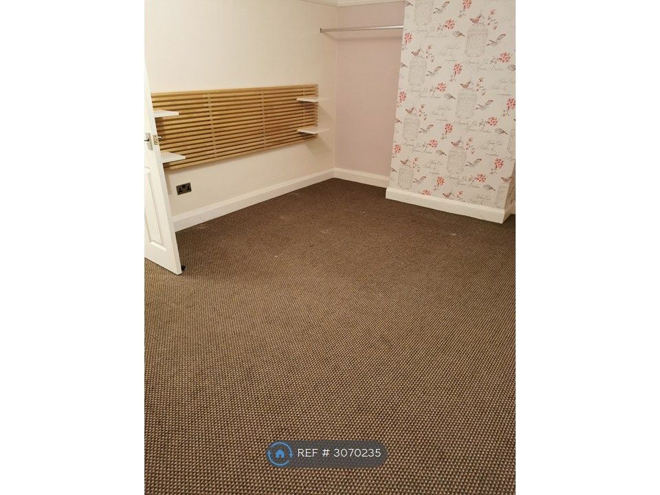 Property photo 3 of 7 Main Bedroom