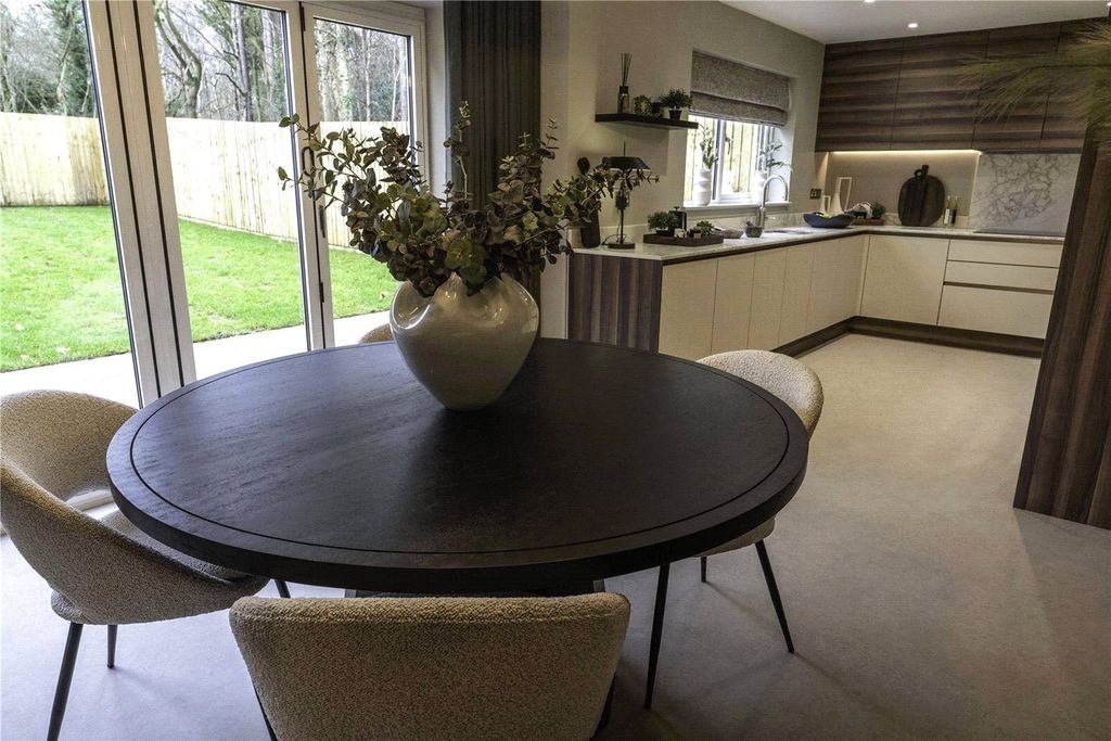 Property photo 2 of 33 Dining Area