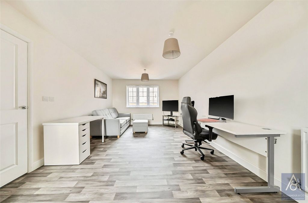 Property photo 2 of 19 Picture No. 21