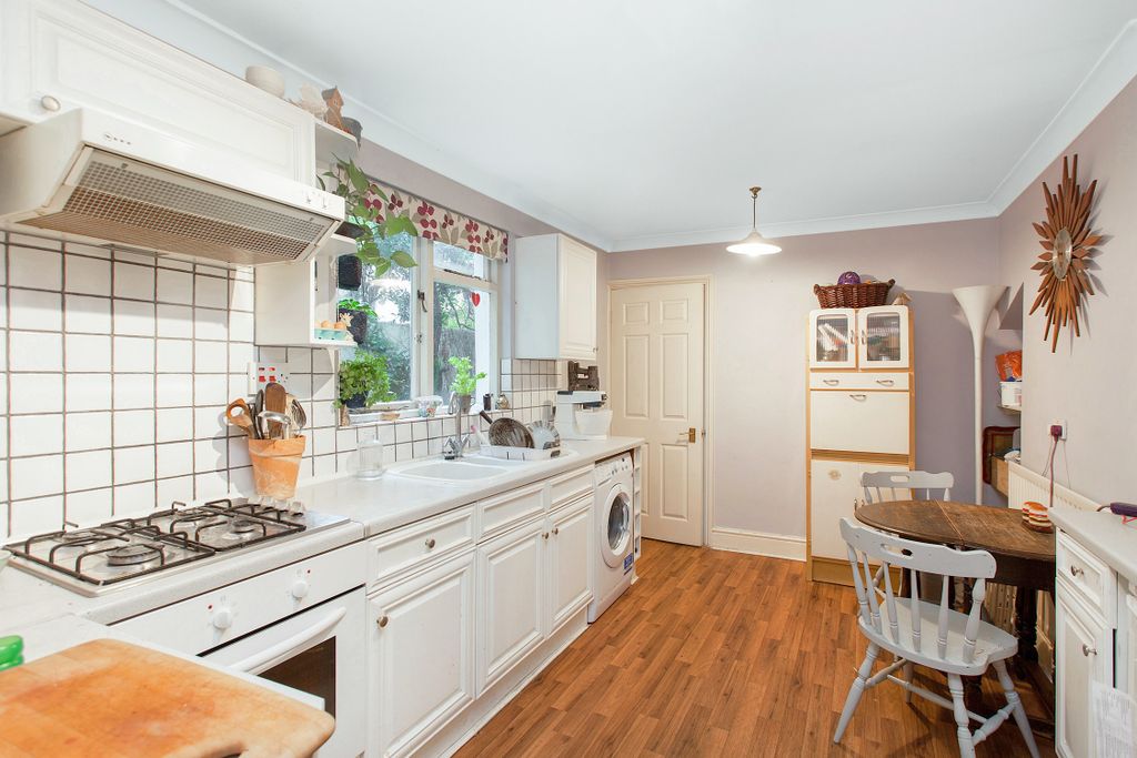 Property photo 3 of 8 1