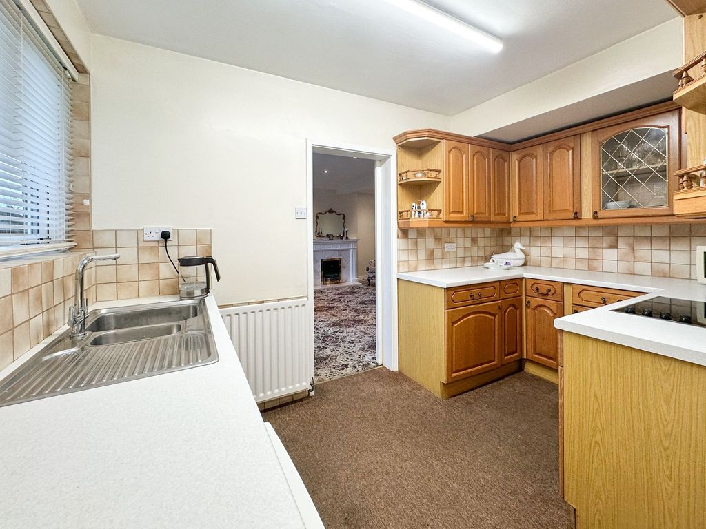 Property photo 3 of 21 Breakfast Kitchen