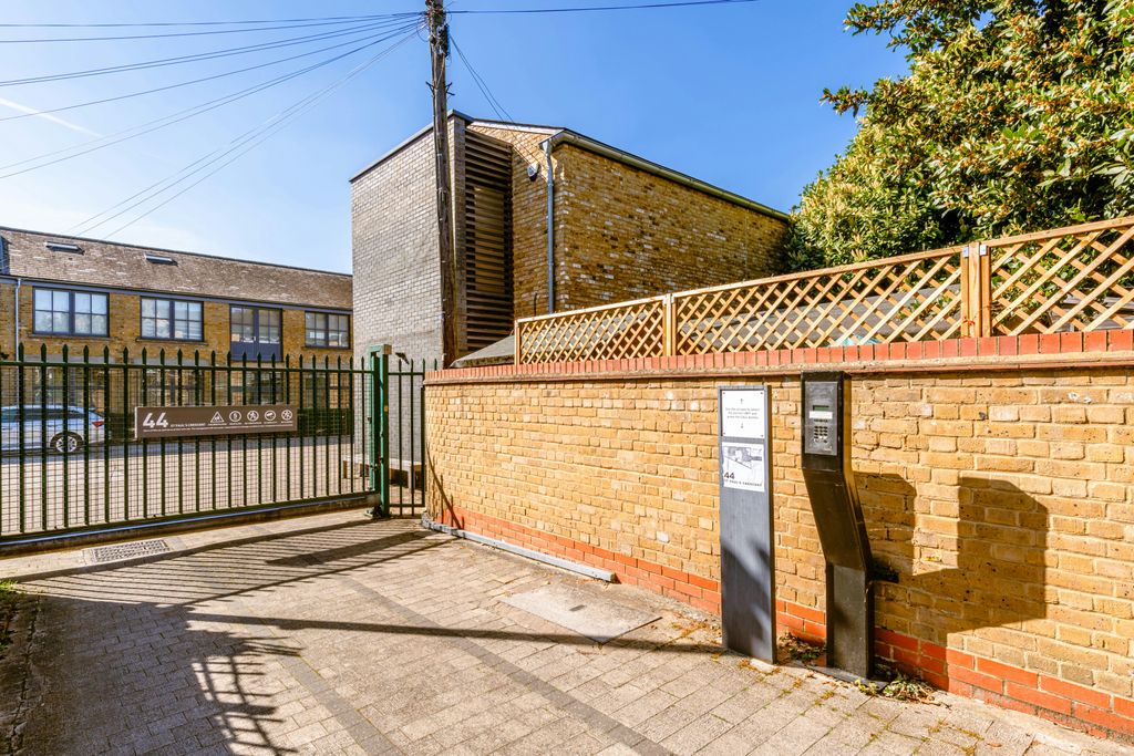 Property photo 3 of 11 C_St Pauls Cres 44 U9 20.Jpg