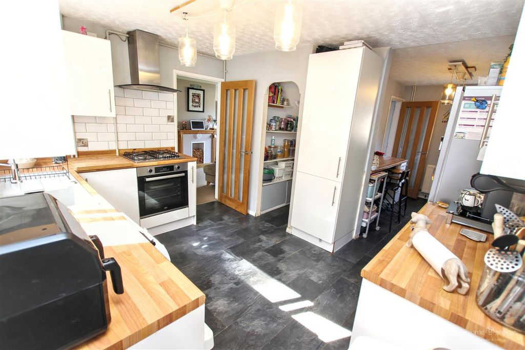 Property photo 2 of 12 Kitchen