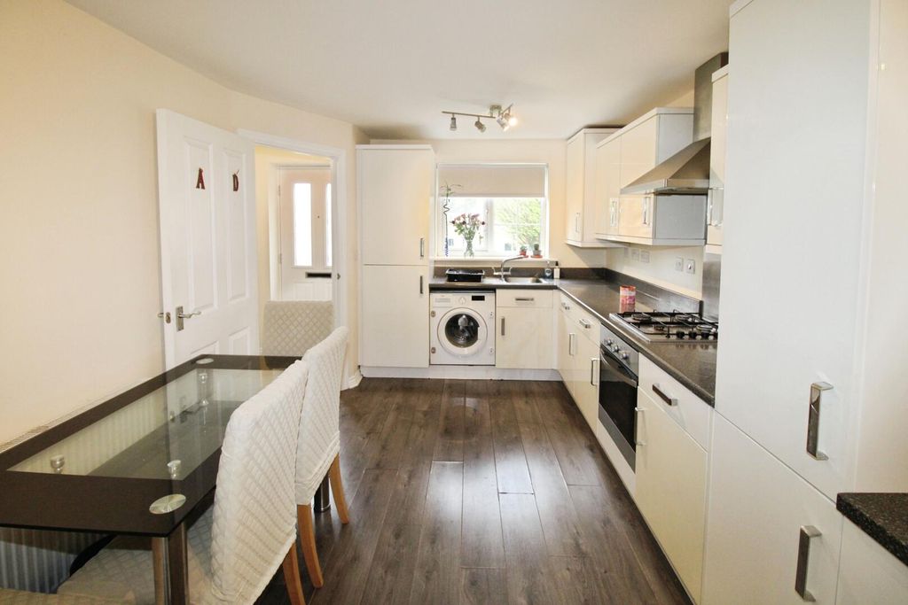 Property photo 3 of 27 Kitchen/Diner