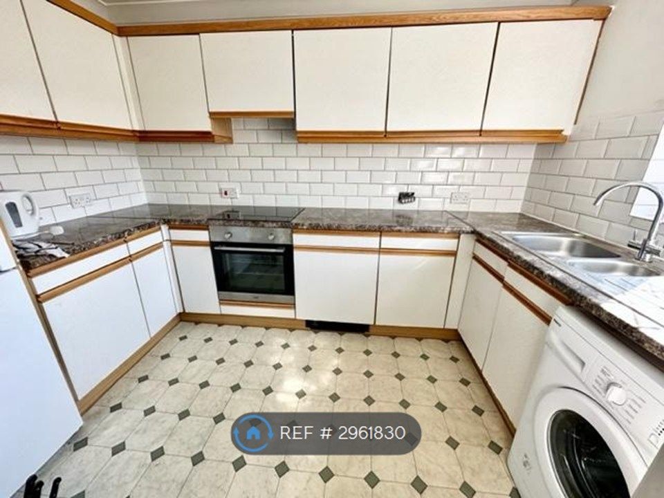 Property photo 2 of 13 Kitchen (Fridge Freezer/Washing Machine)