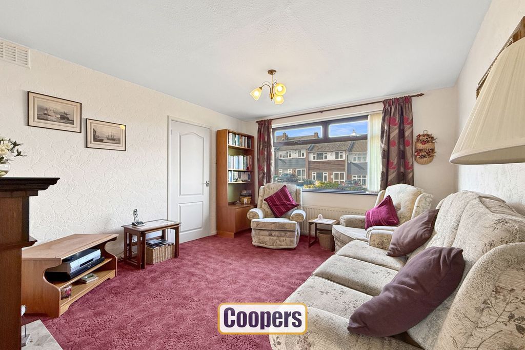 Property photo 3 of 14 Lounge