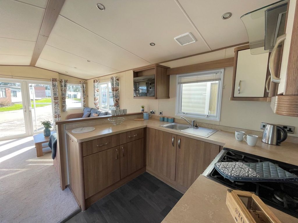 Property photo 3 of 8 Abi Ashcroft 2015 Car0064542 130077815.Jpeg
