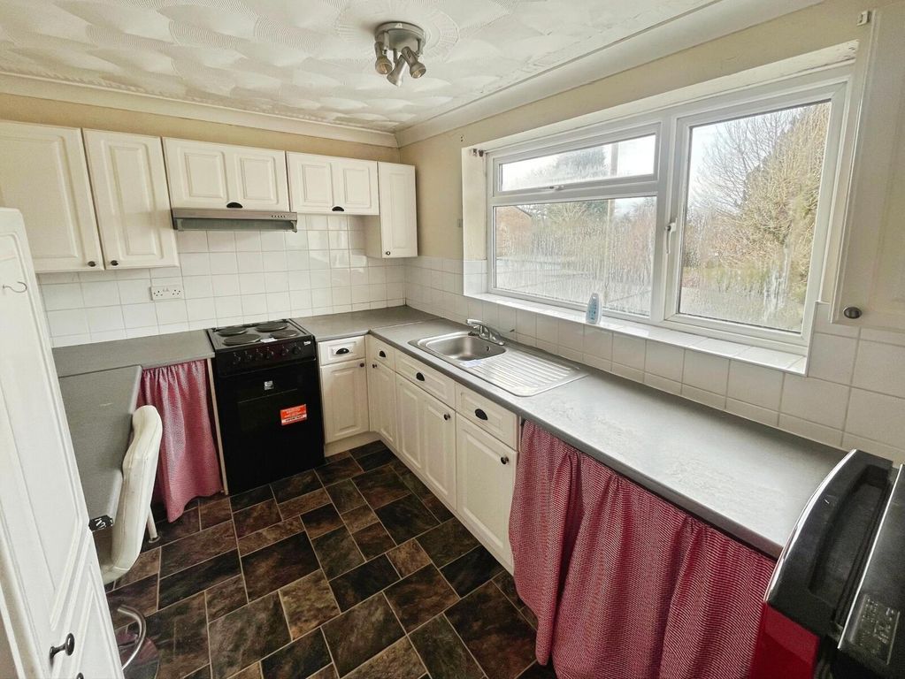 Property photo 3 of 9 Kitchen