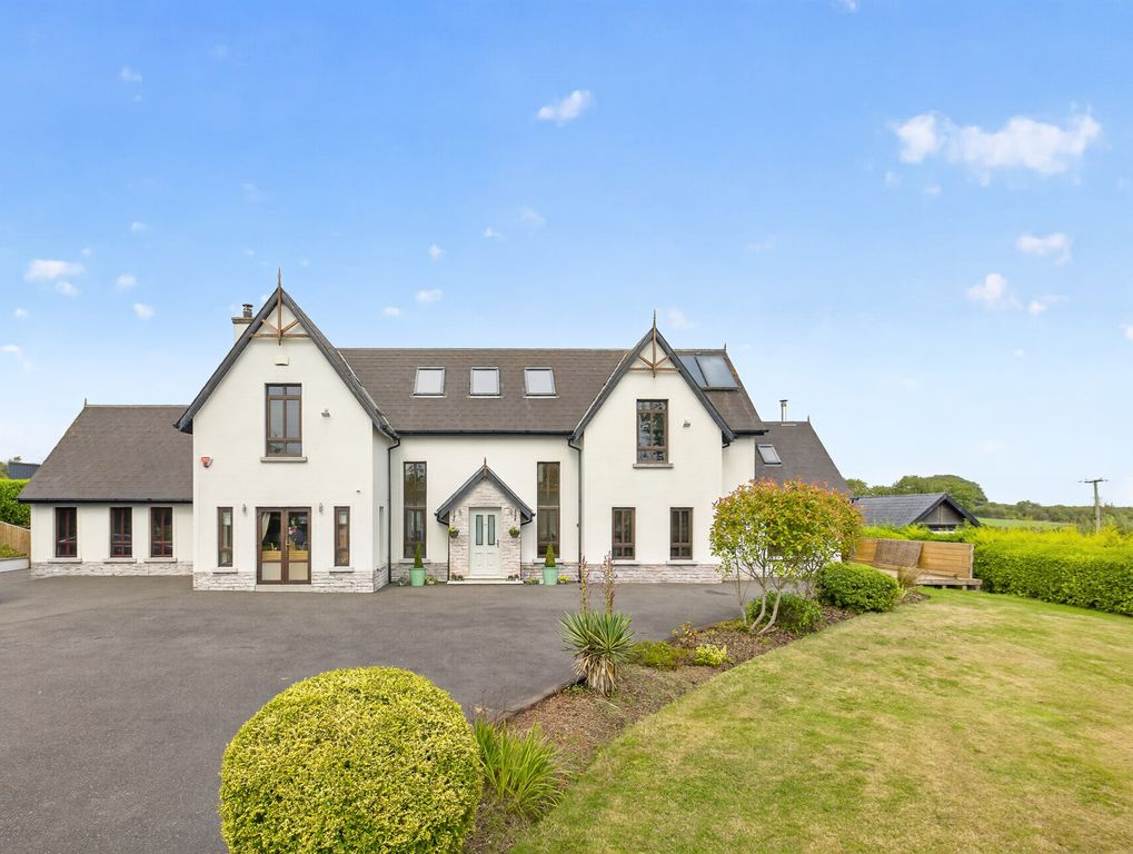 Property photo 1 of 52