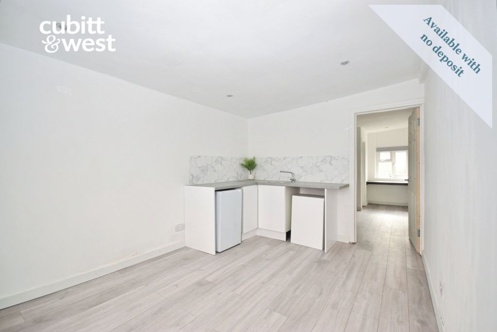 Property photo 3 of 12 Ae62E0E7-8