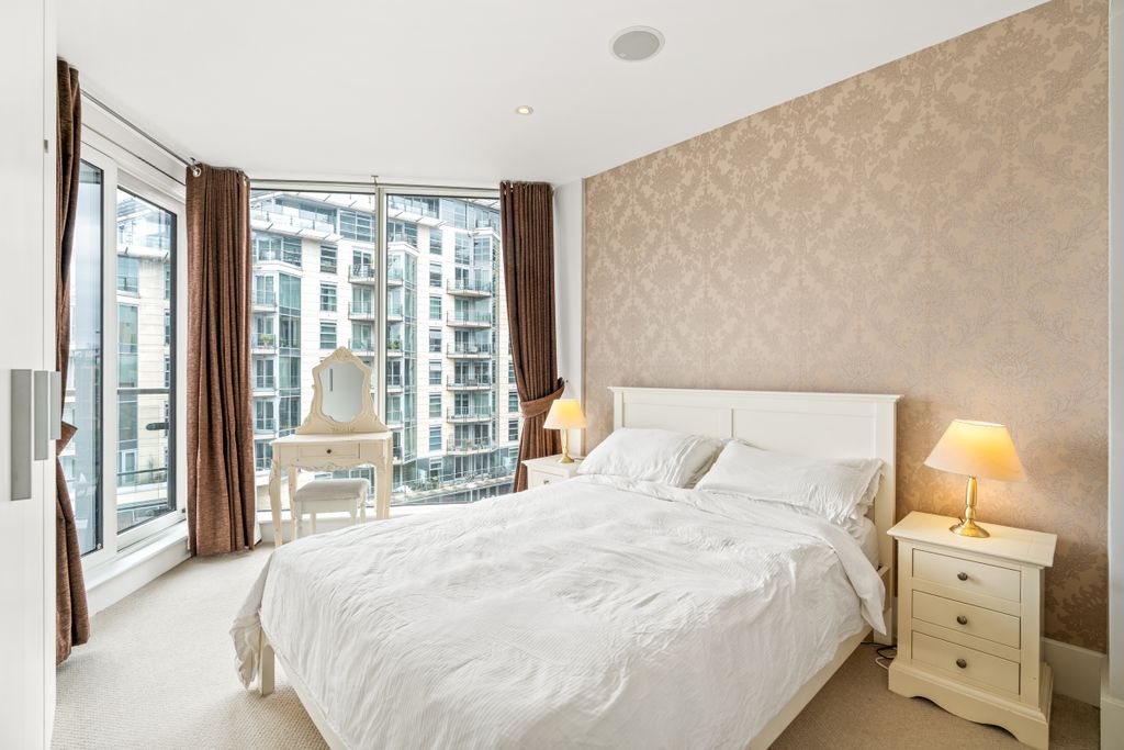 Property photo 3 of 18