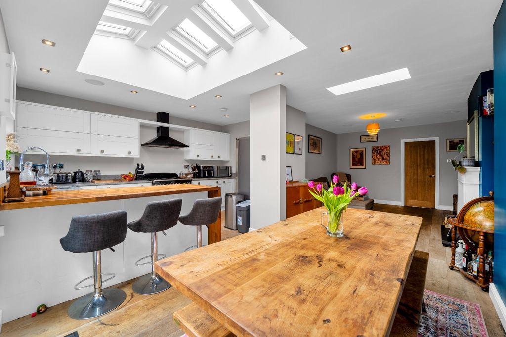 Property photo 3 of 15 4895604