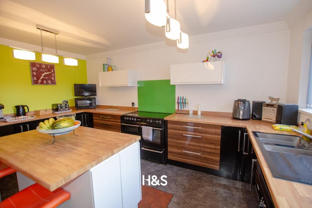 Property photo 2 of 22 5 Hunscote - Kitchen3.Jpg