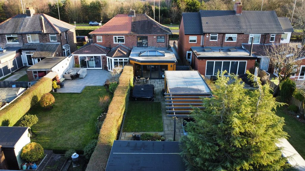 Property photo 2 of 52 St Helens Road