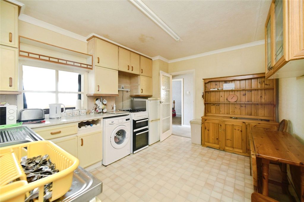 Property photo 3 of 37 Kitchen