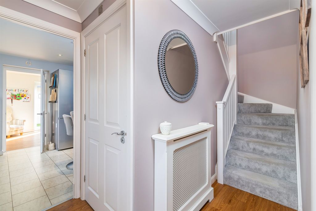 Property photo 2 of 19 Entrance Hall