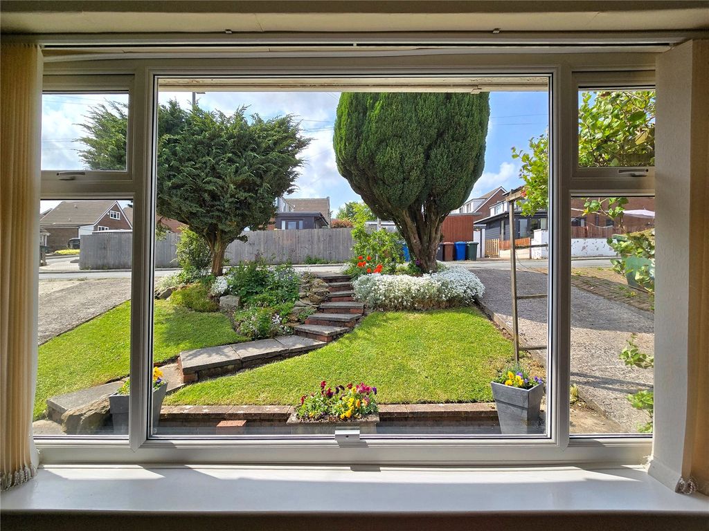 Property photo 3 of 35 Front Garden View