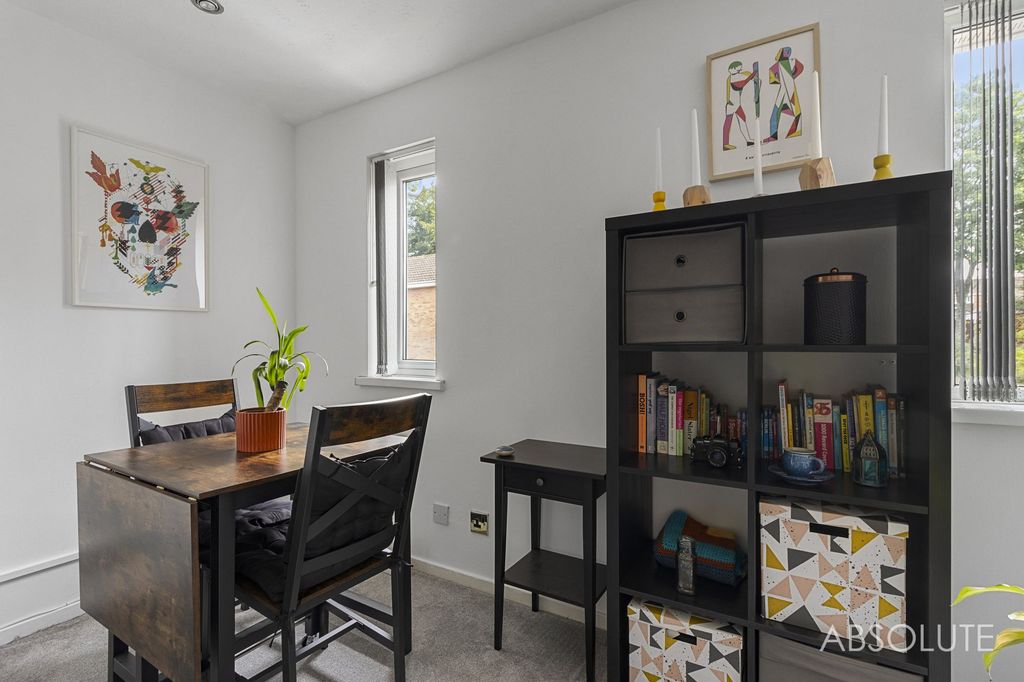 Property photo 3 of 10 Dining Area