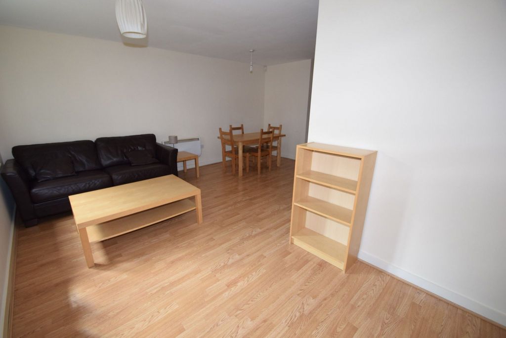 Property photo 3 of 8 Gallery