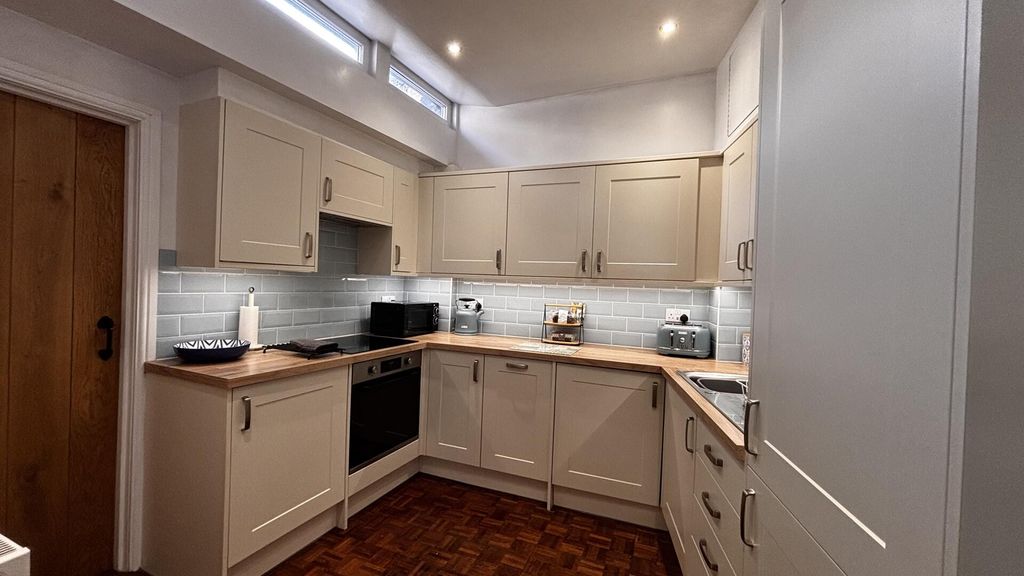 Property photo 3 of 12 Kitchen