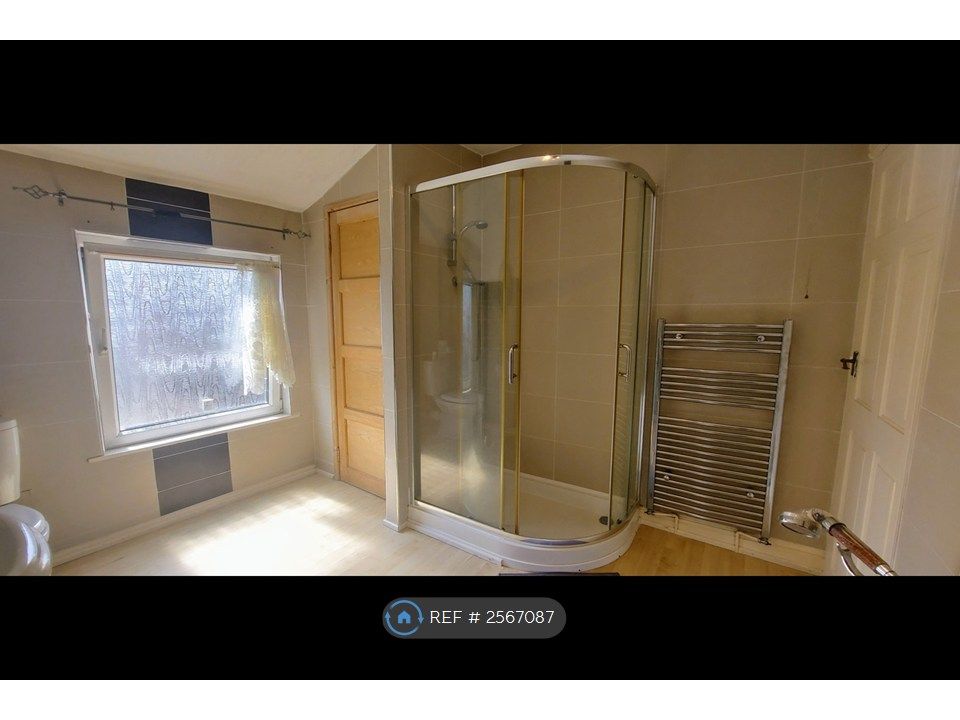 Property photo 3 of 16 Bathroom