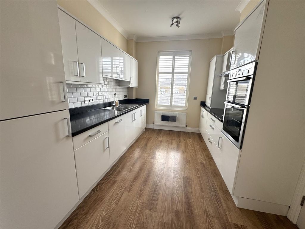 Property photo 2 of 18 Kitchen