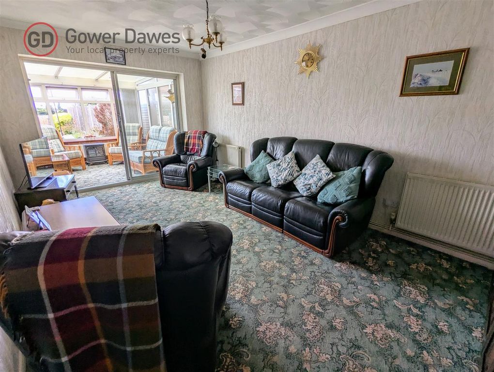 Property photo 3 of 15 Lounge
