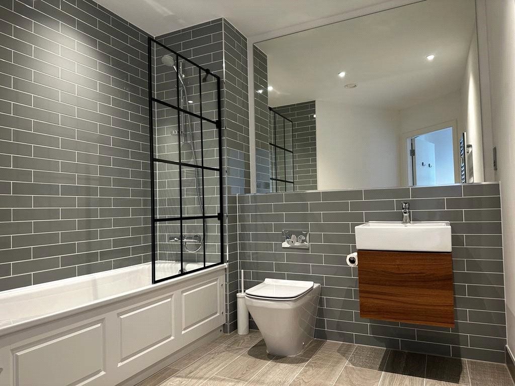 Property photo 3 of 13 Bathroom