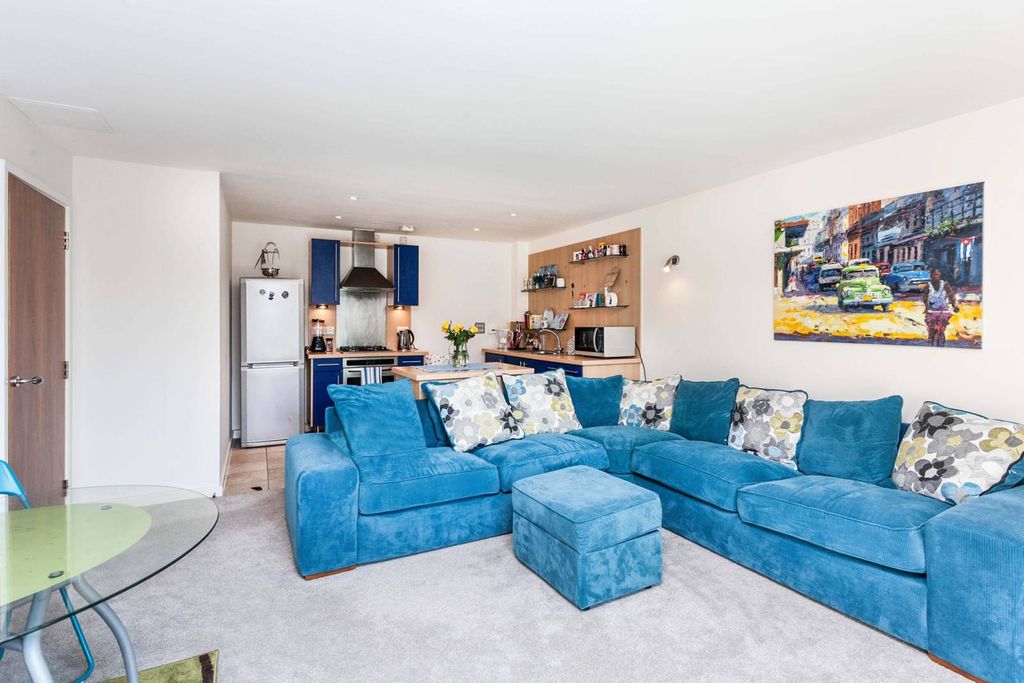 Property photo 1 of 9