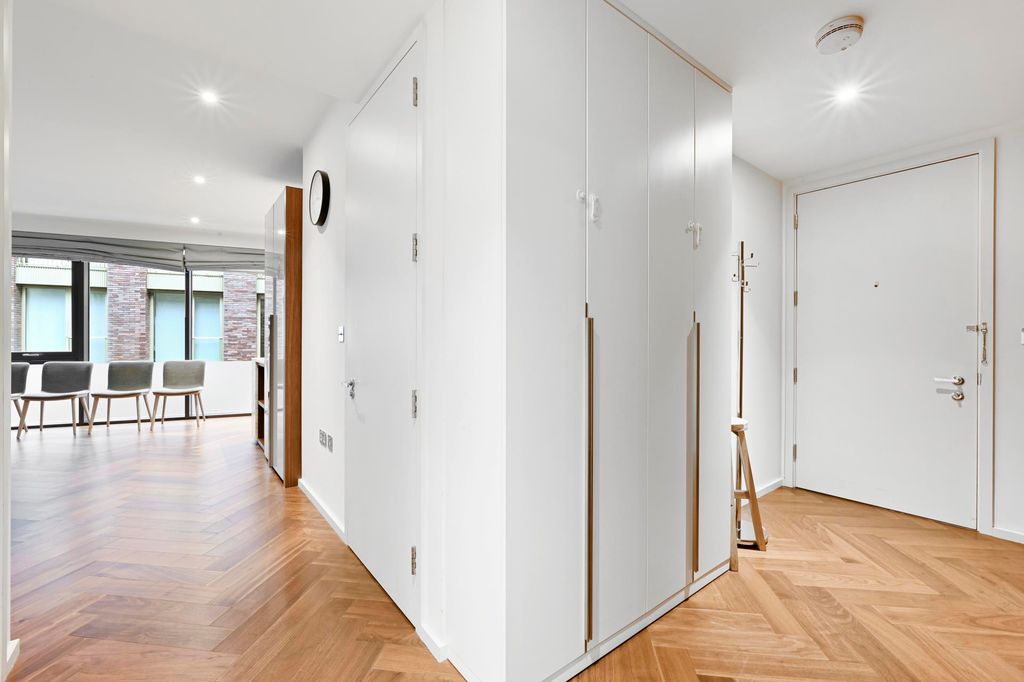 Property photo 3 of 21