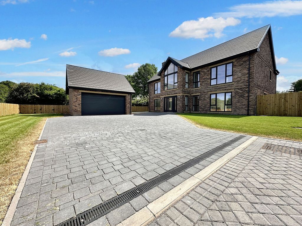 Property photo 1 of 23 10 High End Close