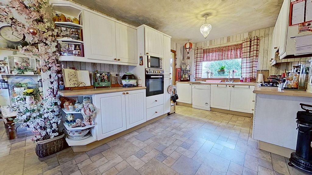 Property photo 3 of 26