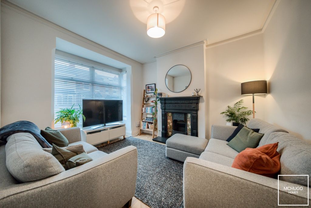 Property photo 3 of 14 Xt5A5296-Hdr(3)