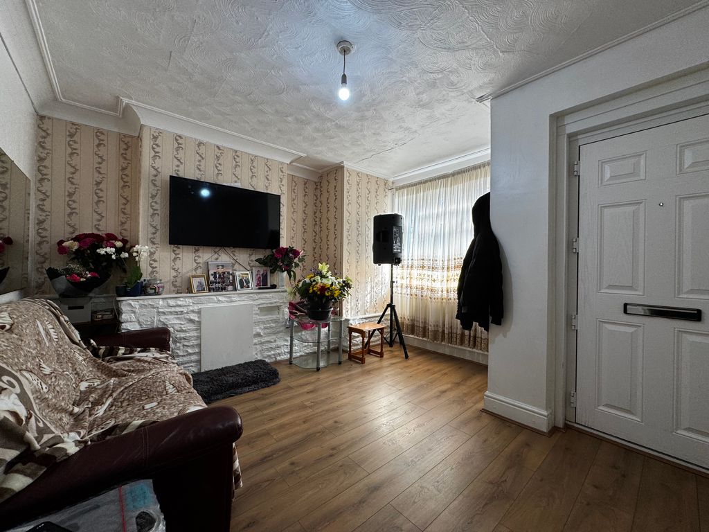 Property photo 2 of 8