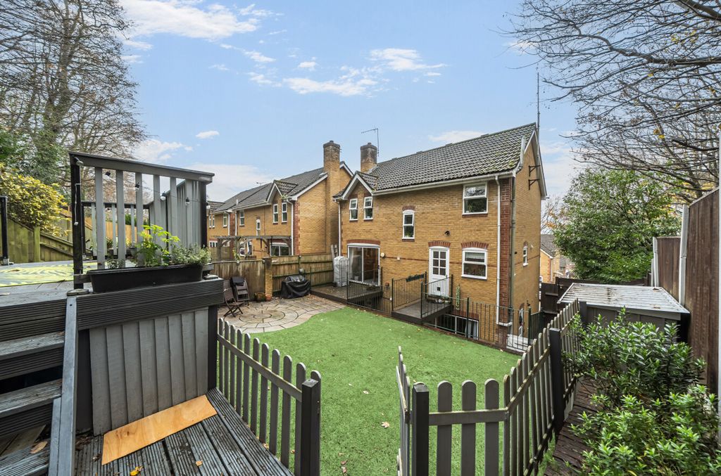 Property photo 1 of 17 1387400-28-6936F8...