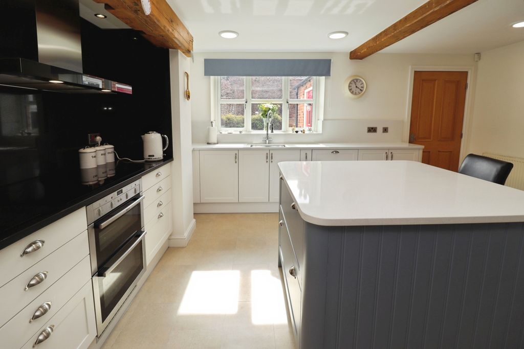 Property photo 3 of 39