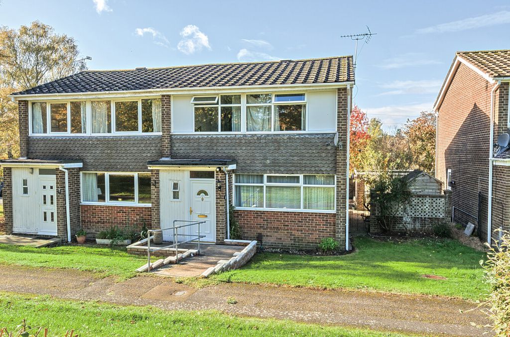 Property photo 1 of 12 1372985-7-68Fb5c0...