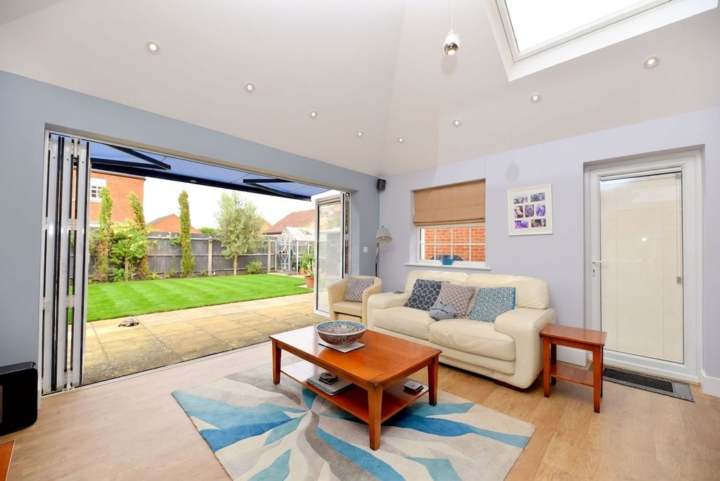 Property photo 3 of 33