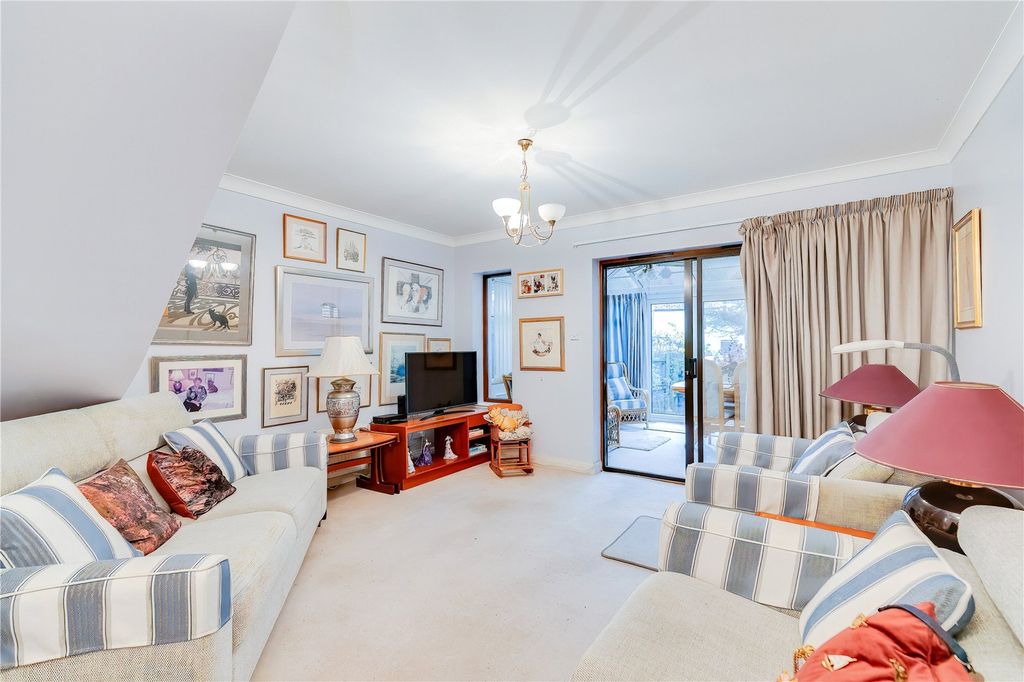 Property photo 3 of 27 Picture No. 01