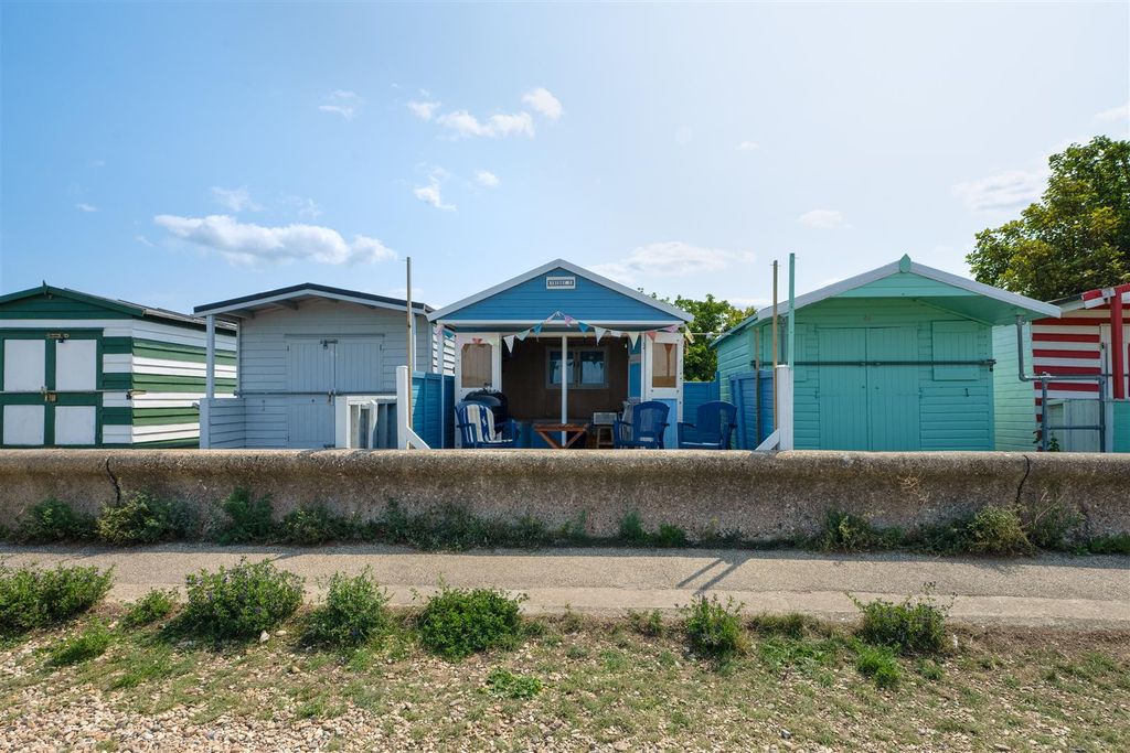 Property photo 2 of 14 West Beach, Whitstable